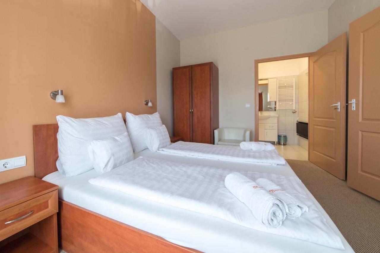 Balatonmáriafürdő Pelso Panzio Bed & Breakfast エクステリア 写真